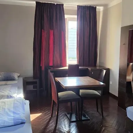 Noclegi24 Plaszow אכסניה קרקוב